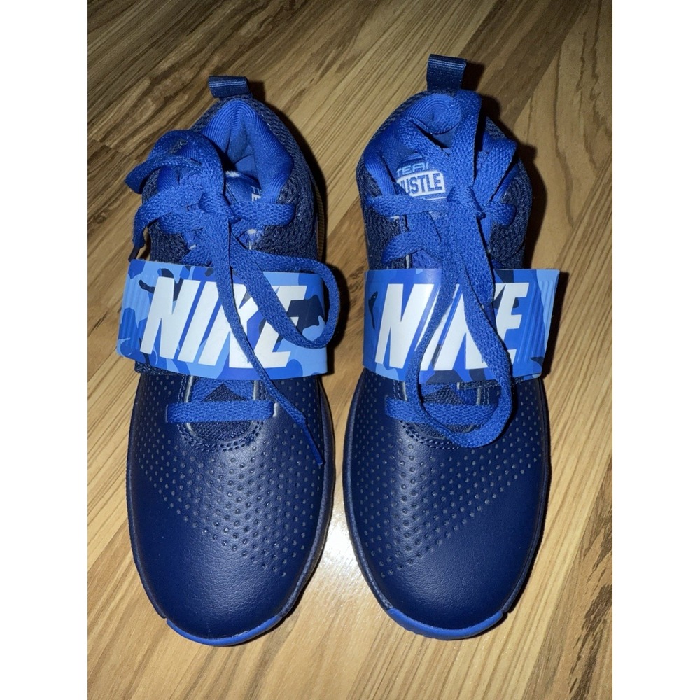 Nike NEW Team Hustle D8 Boys Sz 3.5Y Blue White Camo Sneakers Basketball Shoes